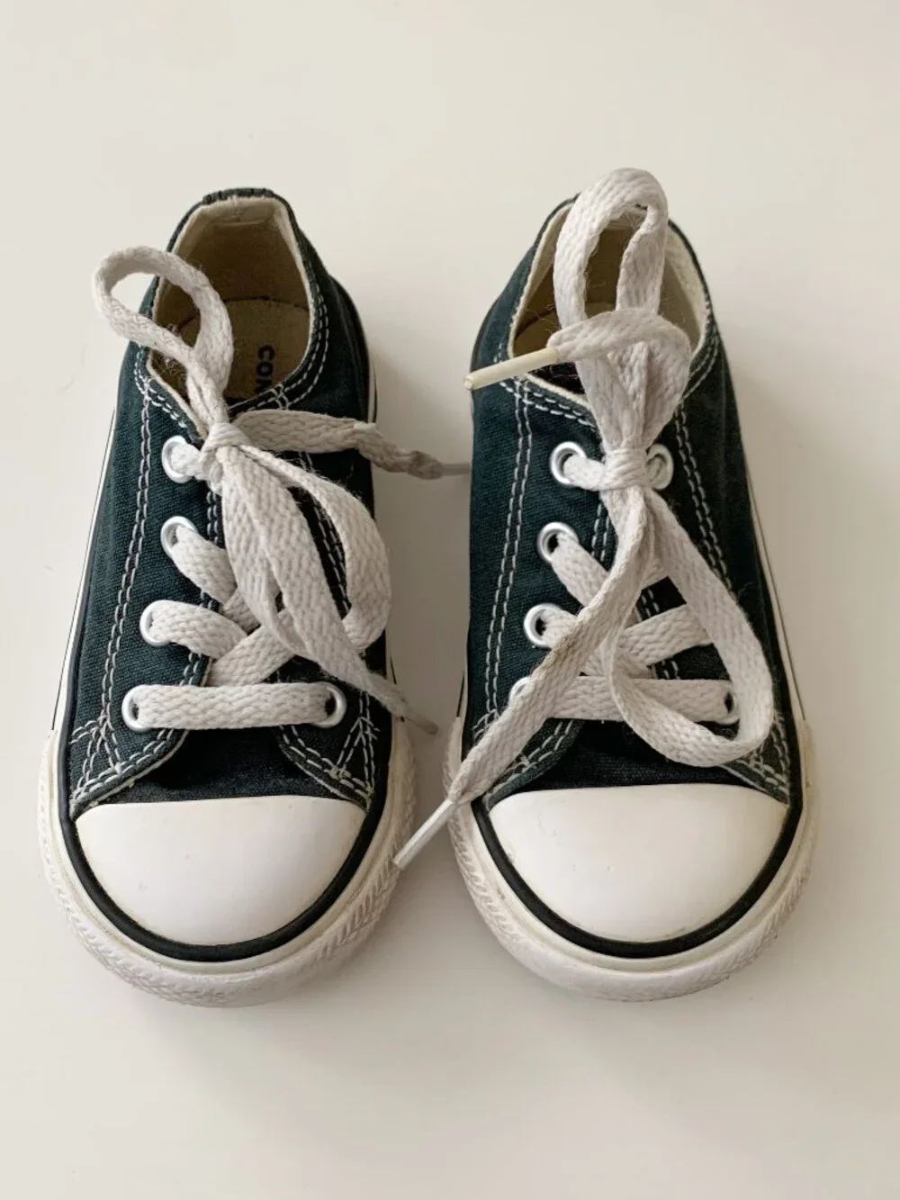 Converse Chuck Taylor All Star Low-Top Sneakers • Black • Toddler Size 6